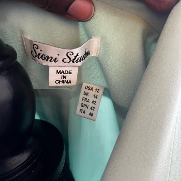 Dress - Picture 3 of 3